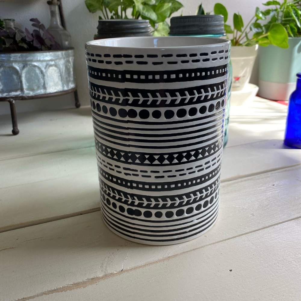 Black and white Utensil Holder!